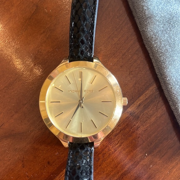 Michael Kors MK2315 Women Black Leather Analog Dial Quartz Wrist Watch XX920 - Picture 9 of 9